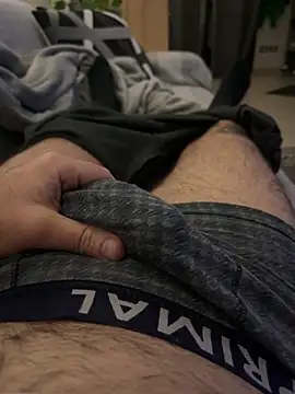 Snapshot of _Inchiodo_ chatting on February 5, 5:53 pm  Inchiodo  online show from February 5, 5:53 pm