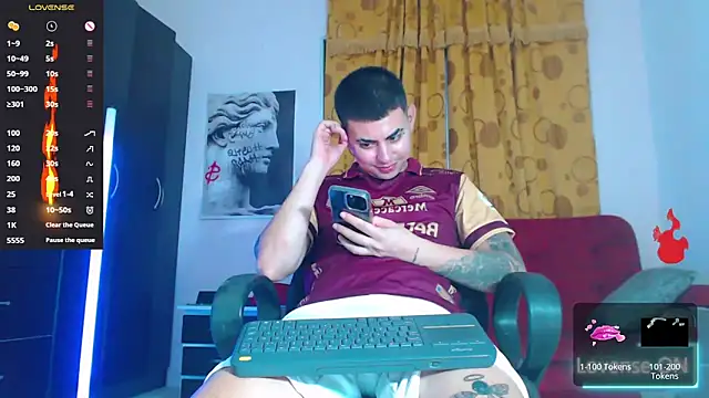 Snapshot of Lobito_xxxl chatting on October 3, 11:32 pm Lobito xxxl online show from October 3, 11:32 pm
