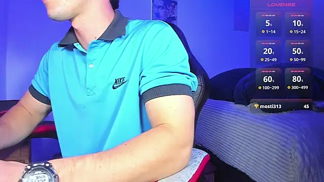 Snapshot of Alex_smith00 chatting on March 10, 3:01 am Alex smith00 online show from March 10, 3:01 am