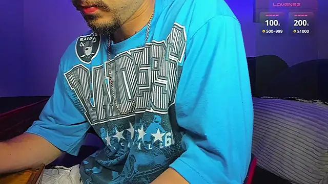 Snapshot of Alex_smith00 chatting on February 2, 11:42 pm Alex smith00 online show from February 2, 11:42 pm