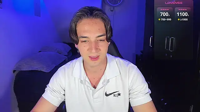 Snapshot of Alex_smith00 chatting on September 14, 2:02 am Alex smith00 online show from September 14, 2:02 am