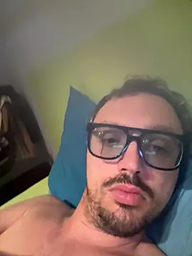 Snapshot of minga1995 chatting on October 4, 8:52 am minga1995 online show from October 4, 8:52 am