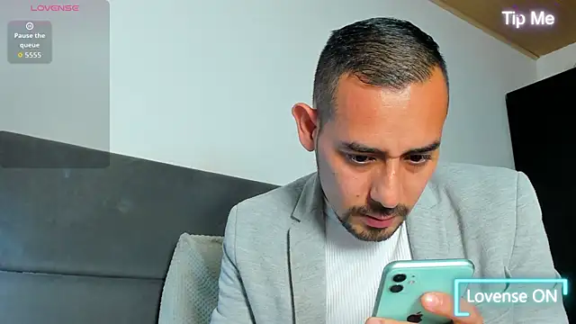 jhonyalzate2 online show from March 28, 2:45 am