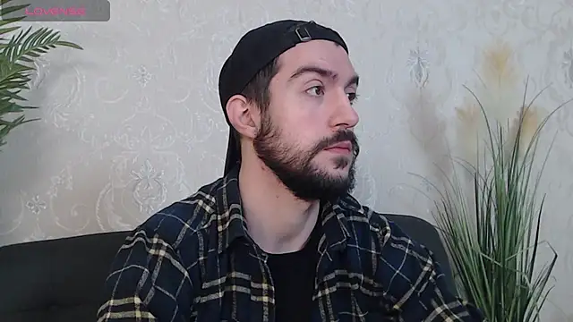 Snapshot of Dylan_Best chatting on December 14, 5:18 am Dylan Best online show from December 14, 5:18 am