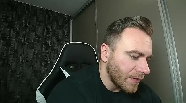 Snapshot of Thori92 chatting on February 4, 6:06 pm Thori92 online show from February 4, 6:06 pm