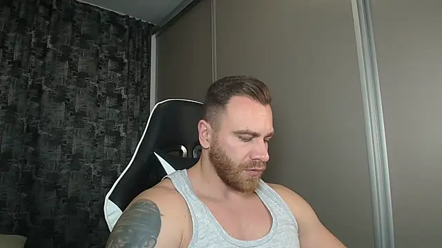 Snapshot of Thori92 chatting on December 9, 7:35 pm Thori92 online show from December 9, 7:35 pm