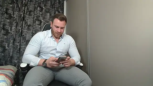 Snapshot of Thori92 chatting on February 10, 6:03 pm Thori92 online show from February 10, 6:03 pm