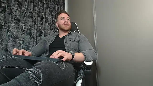 Snapshot of Thori92 chatting on February 14, 5:25 pm Thori92 online show from February 14, 5:25 pm
