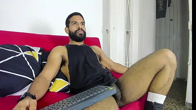 sweatyhairypig23 online show from March 11, 7:59 am