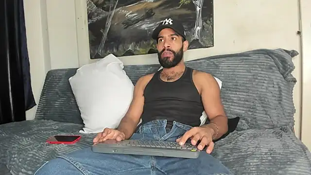 sweatyhairypig23 online show from October 5, 6:06 am