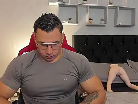 tyler hank01 online show from April 15, 12:32 am