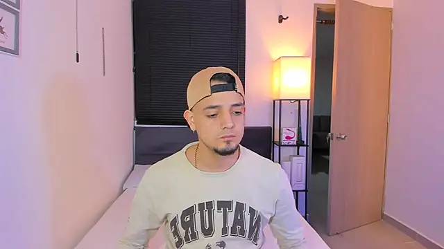 alejandro calderon1 online show from April 3, 5:26 am