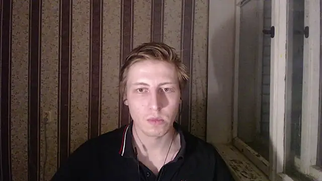 Snapshot of darienlarge chatting on February 16, 3:59 pm darienlarge online show from February 16, 3:59 pm