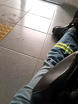 N-lS online show from April 23, 1:46 pm