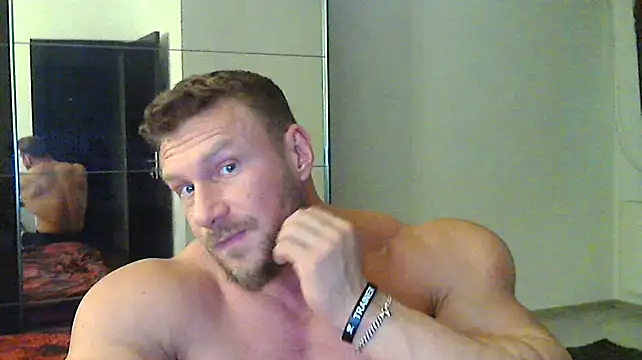 Snapshot of muscularkevin chatting on December 2, 1:22 pm muscularkevin online show from December 2, 1:22 pm