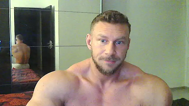 Snapshot of muscularkevin chatting on December 11, 4:51 am muscularkevin online show from December 11, 4:51 am