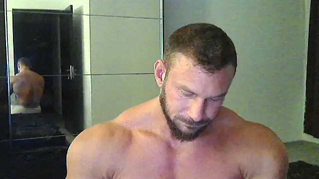 Snapshot of muscularkevin chatting on September 12, 3:39 am muscularkevin online show from September 12, 3:39 am