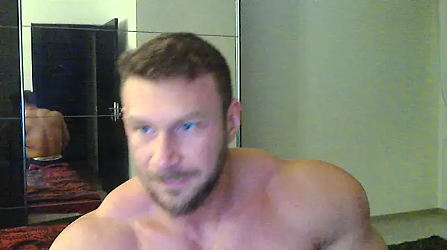 Snapshot of muscularkevin chatting on December 24, 2:54 pm muscularkevin online show from December 24, 2:54 pm
