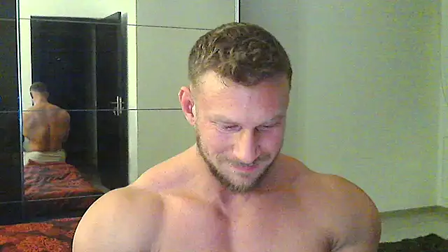 Snapshot of muscularkevin chatting on December 11, 3:00 pm muscularkevin online show from December 11, 3:00 pm