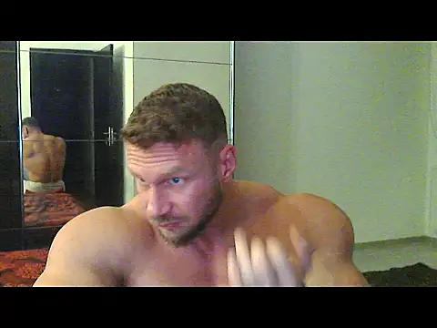 Snapshot of muscularkevin chatting on December 12, 2:44 pm muscularkevin online show from December 12, 2:44 pm