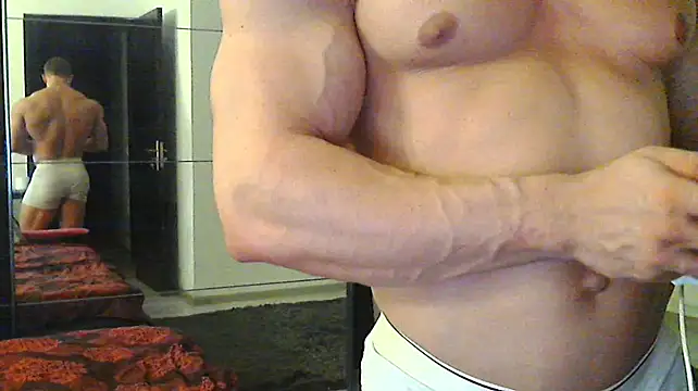 Snapshot of muscularkevin chatting on December 8, 2:52 pm muscularkevin online show from December 8, 2:52 pm