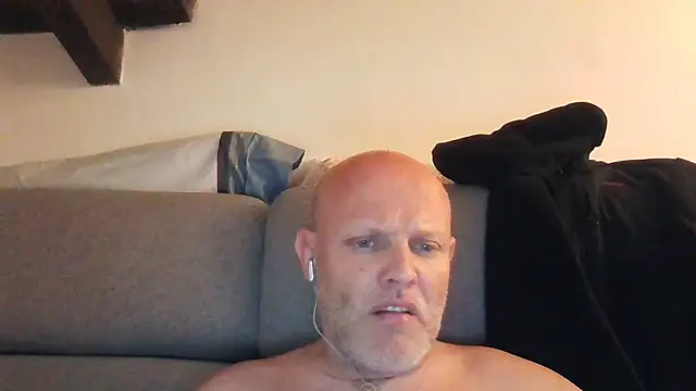 davigochi77bcn online show from November 12, 6:57 pm