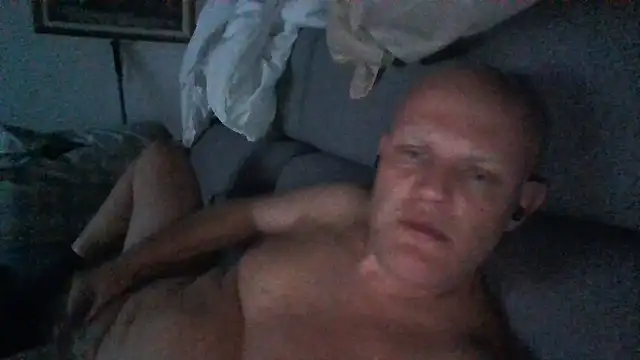 davigochi77bcn online show from December 20, 1:35 am