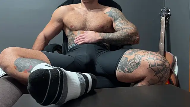 Mr YourGod online show from November 3, 5:00 am