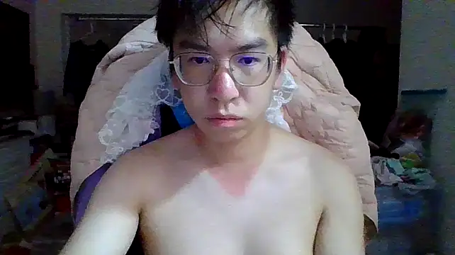 Snapshot of charlie_xdd chatting on March 4, 10:57 am charlie xdd online show from March 4, 10:57 am