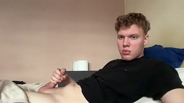 Snapshot of sexybooii6968 chatting on October 18, 2:44 pm sexybooii6968 online show from October 18, 2:44 pm