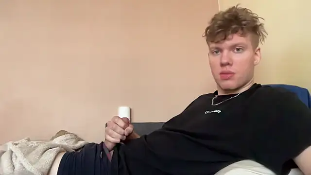 sexybooii6968 online show from March 25, 9:35 am