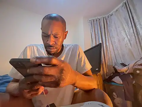 CuzzyB69 online show from March 7, 5:40 am