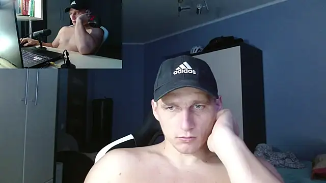 Snapshot of PoliglotJoe chatting on September 22, 4:12 am PoliglotJoe online show from September 22, 4:12 am