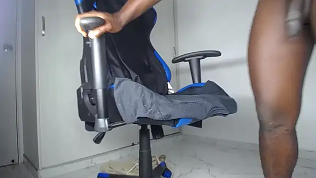 MAXJONES 2 online show from February 14, 11:11 pm