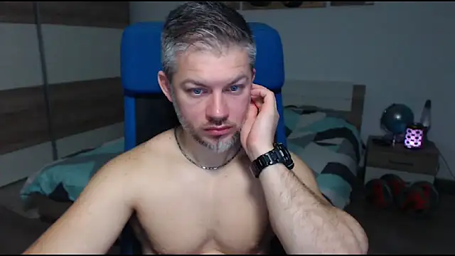 RobbyShawz online show from December 31, 5:44 am