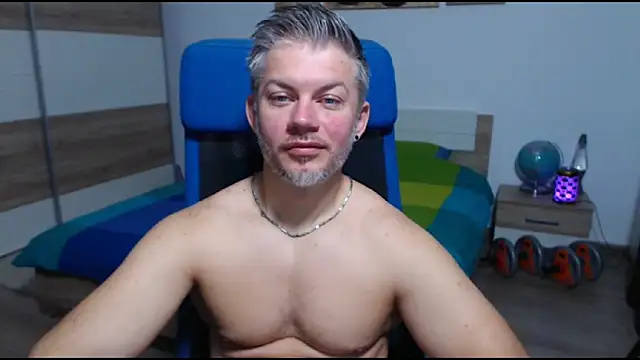 RobbyShawz online show from October 11, 5:11 am