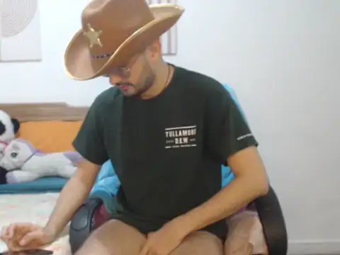 Snapshot of peterannaud chatting on October 10, 11:15 am peterannaud online show from October 10, 11:15 am