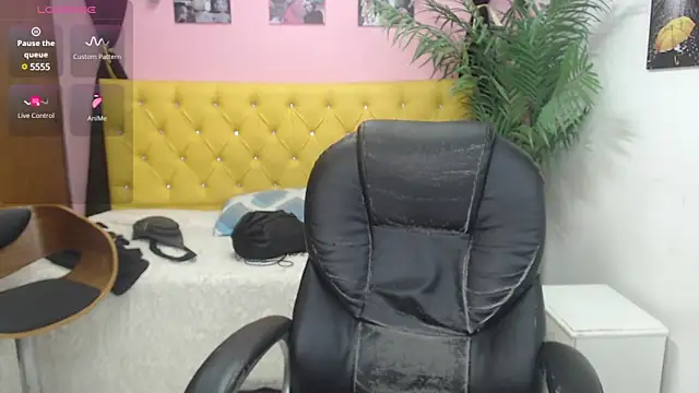 Snapshot of oso_dirty_ chatting on March 13, 5:28 pm oso dirty  online show from March 13, 5:28 pm