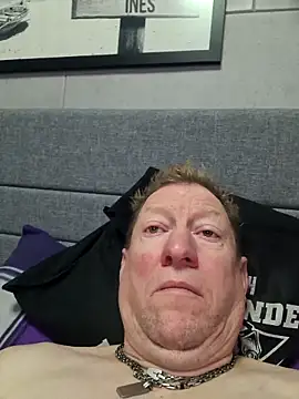 tomtom111111 online show from December 14, 10:33 am