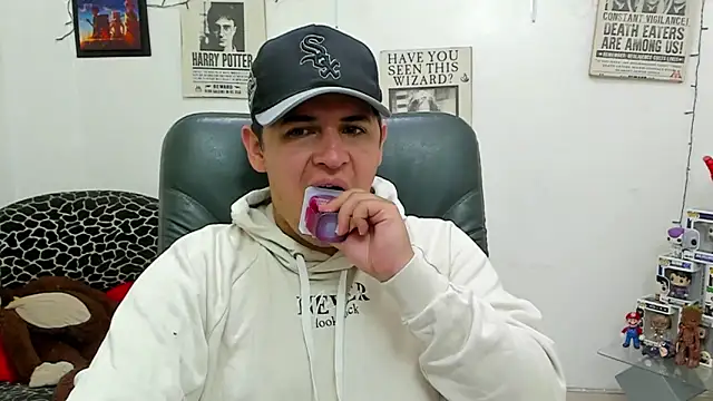 Snapshot of ney_22 chatting on January 27, 2:20 am ney 22 online show from January 27, 2:20 am
