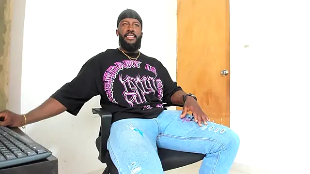 Snapshot of DaleHamilton chatting on December 21, 3:20 pm DaleHamilton online show from December 21, 3:20 pm