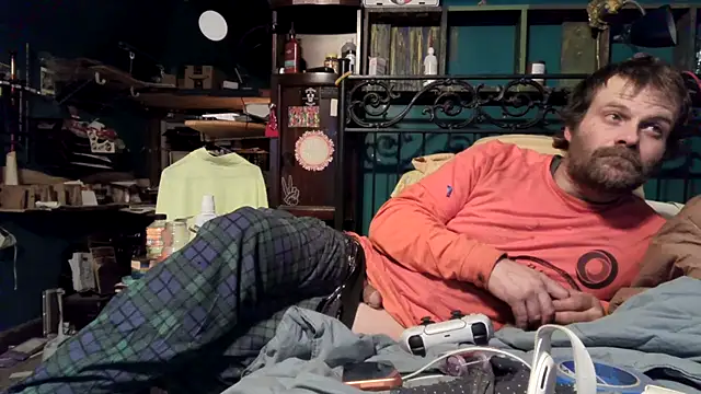 charactrzero online show from February 19, 5:04 am