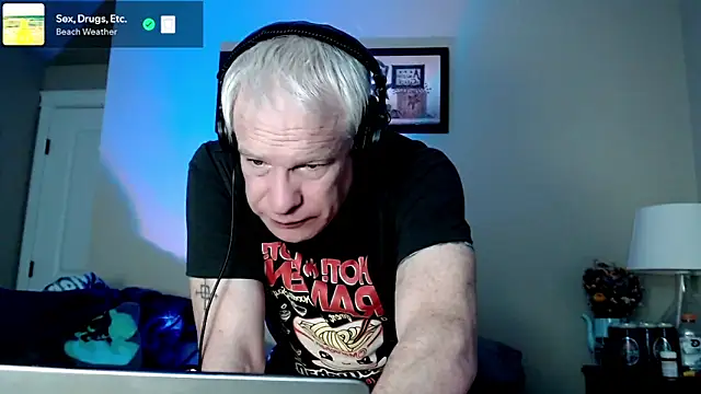 Snarfle82 online show from November 7, 9:07 pm