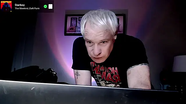 Snarfle82 online show from November 6, 5:38 pm