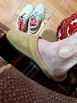 feet toes online show from February 19, 5:27 am