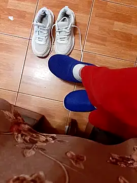 feet toes online show from October 15, 5:26 am