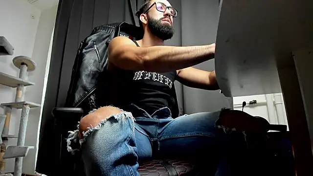 liamaesthetic online show from January 10, 8:29 am