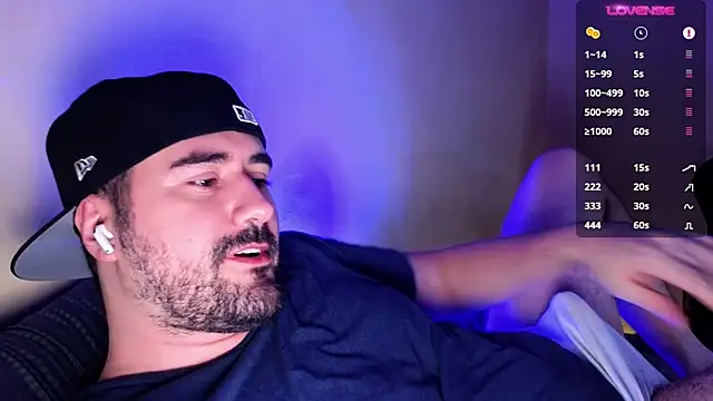 Snapshot of DominantTheo chatting on December 11, 2:43 am DominantTheo online show from December 11, 2:43 am