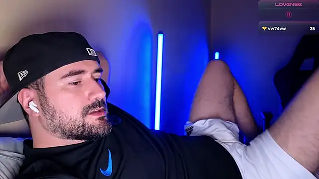 DominantTheo online show from April 20, 4:15 am