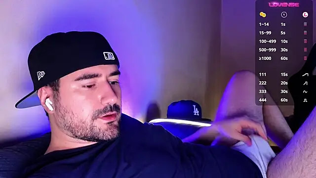 Snapshot of DominantTheo chatting on December 16, 2:15 am DominantTheo online show from December 16, 2:15 am